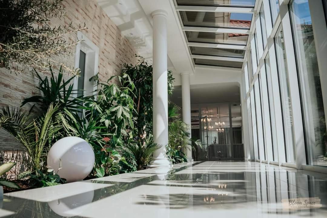 Hotel Millenium Góra Motyczna Εξωτερικό φωτογραφία