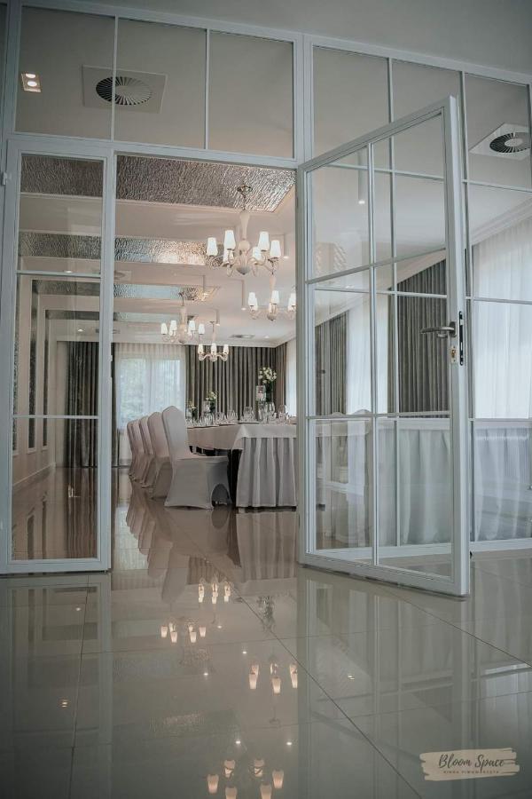 Hotel Millenium Góra Motyczna Εξωτερικό φωτογραφία