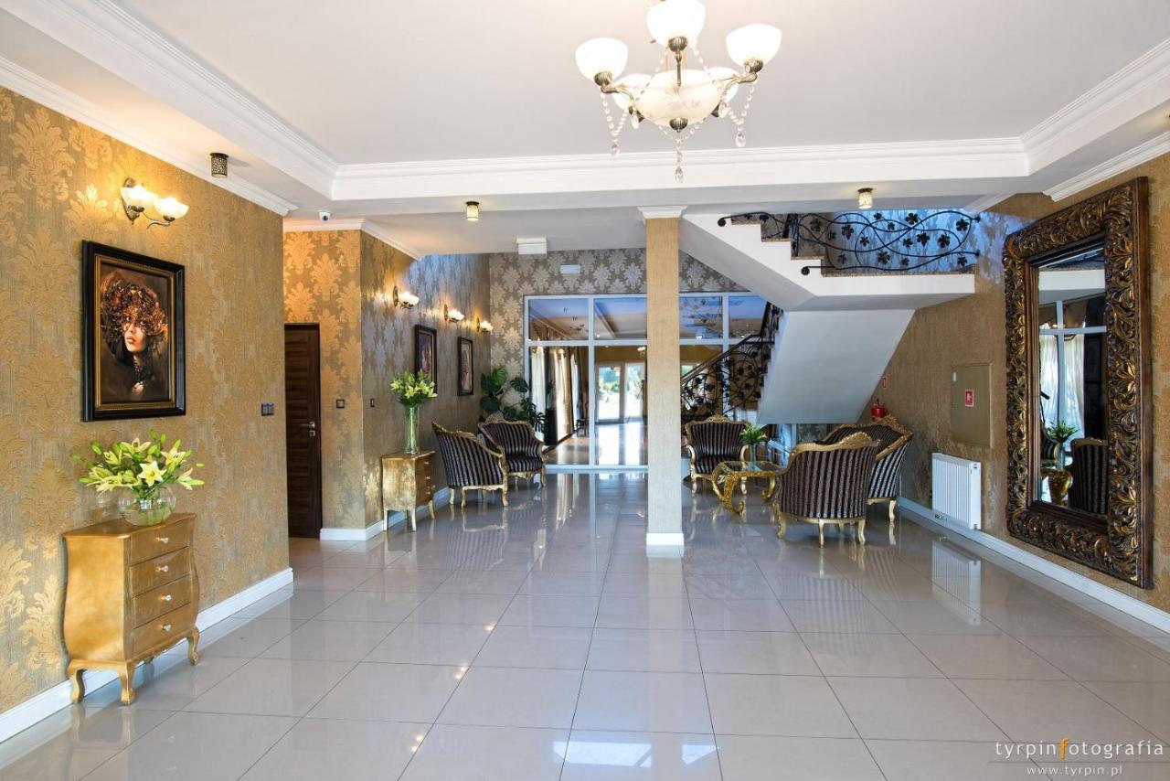 Hotel Millenium Góra Motyczna Εξωτερικό φωτογραφία