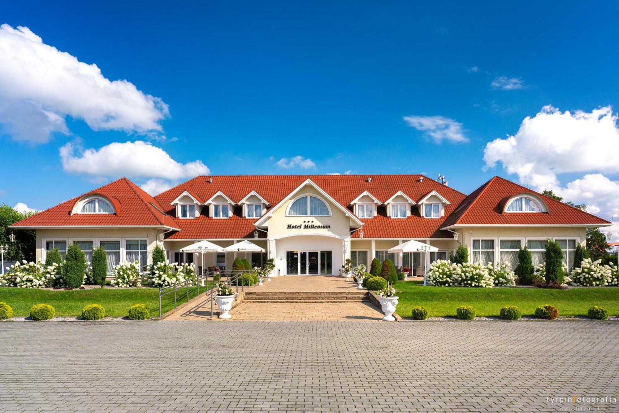 Hotel Millenium Góra Motyczna Εξωτερικό φωτογραφία