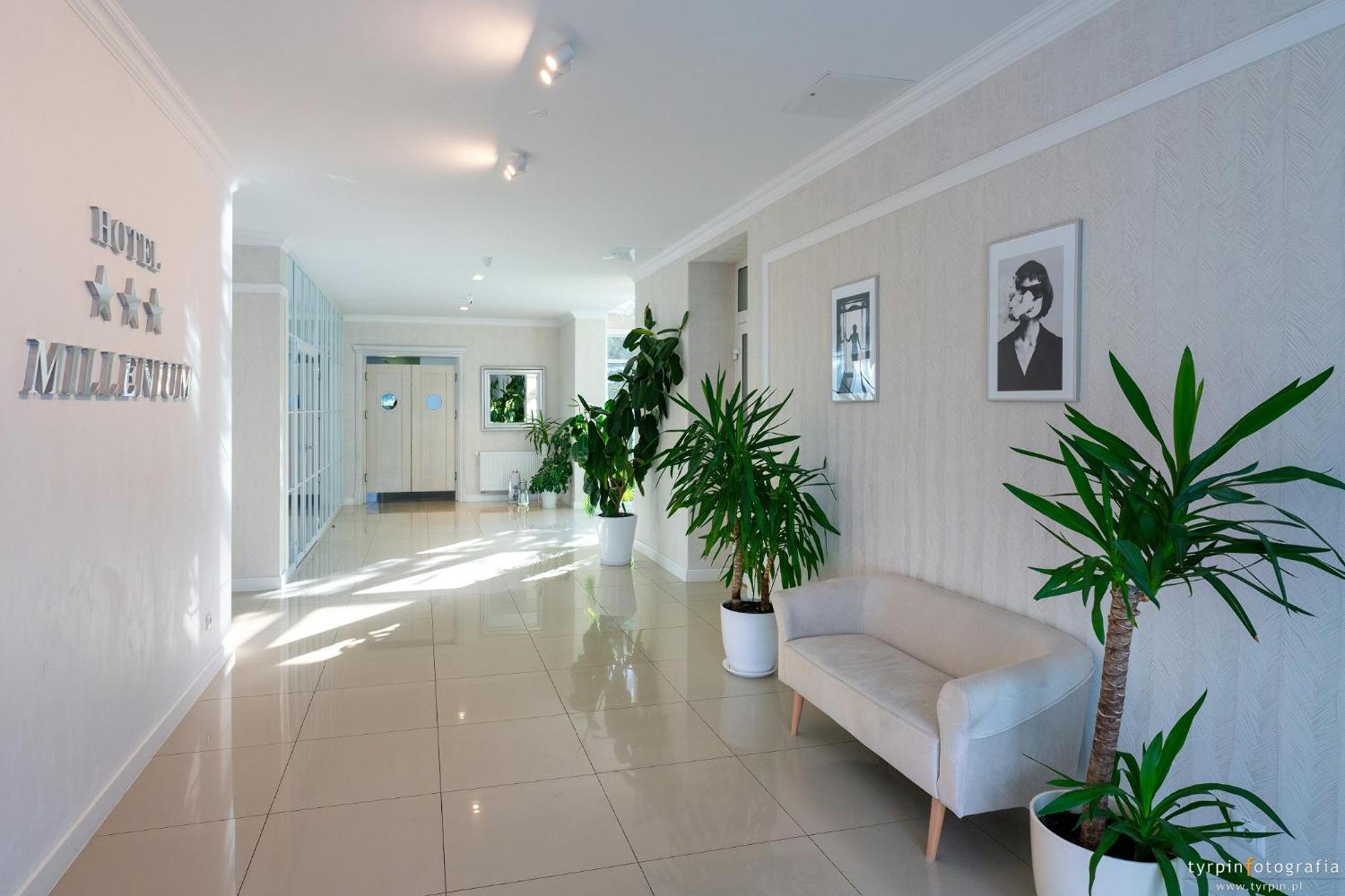 Hotel Millenium Góra Motyczna Εξωτερικό φωτογραφία