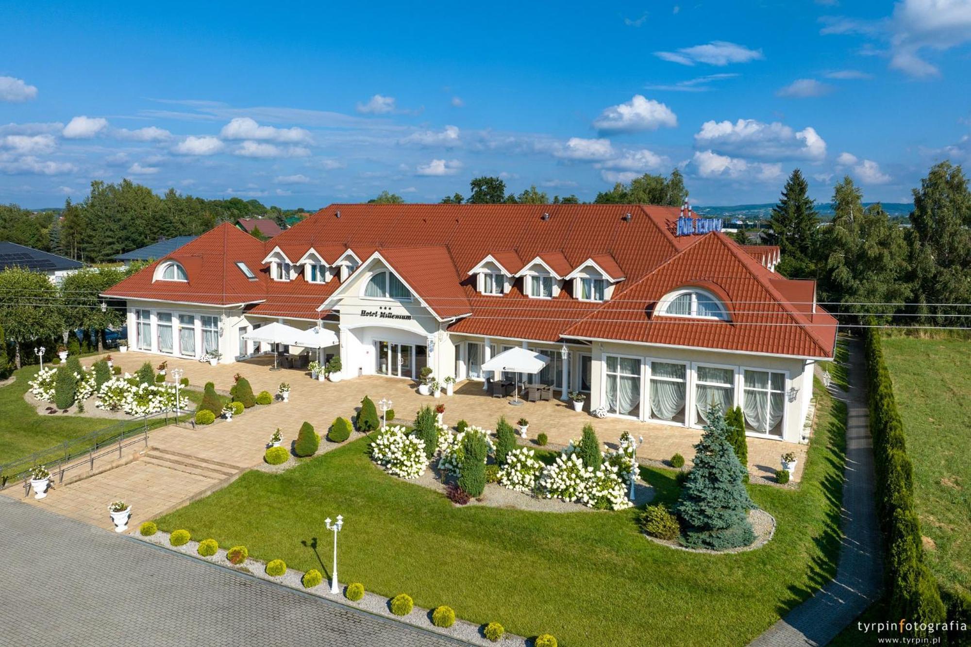 Hotel Millenium Góra Motyczna Εξωτερικό φωτογραφία