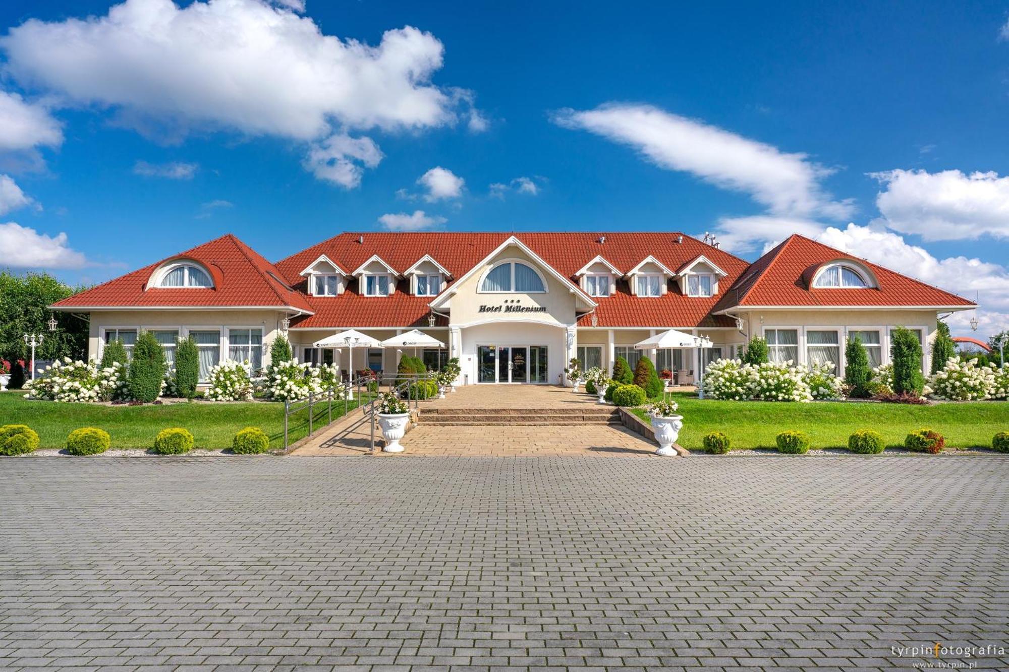 Hotel Millenium Góra Motyczna Εξωτερικό φωτογραφία