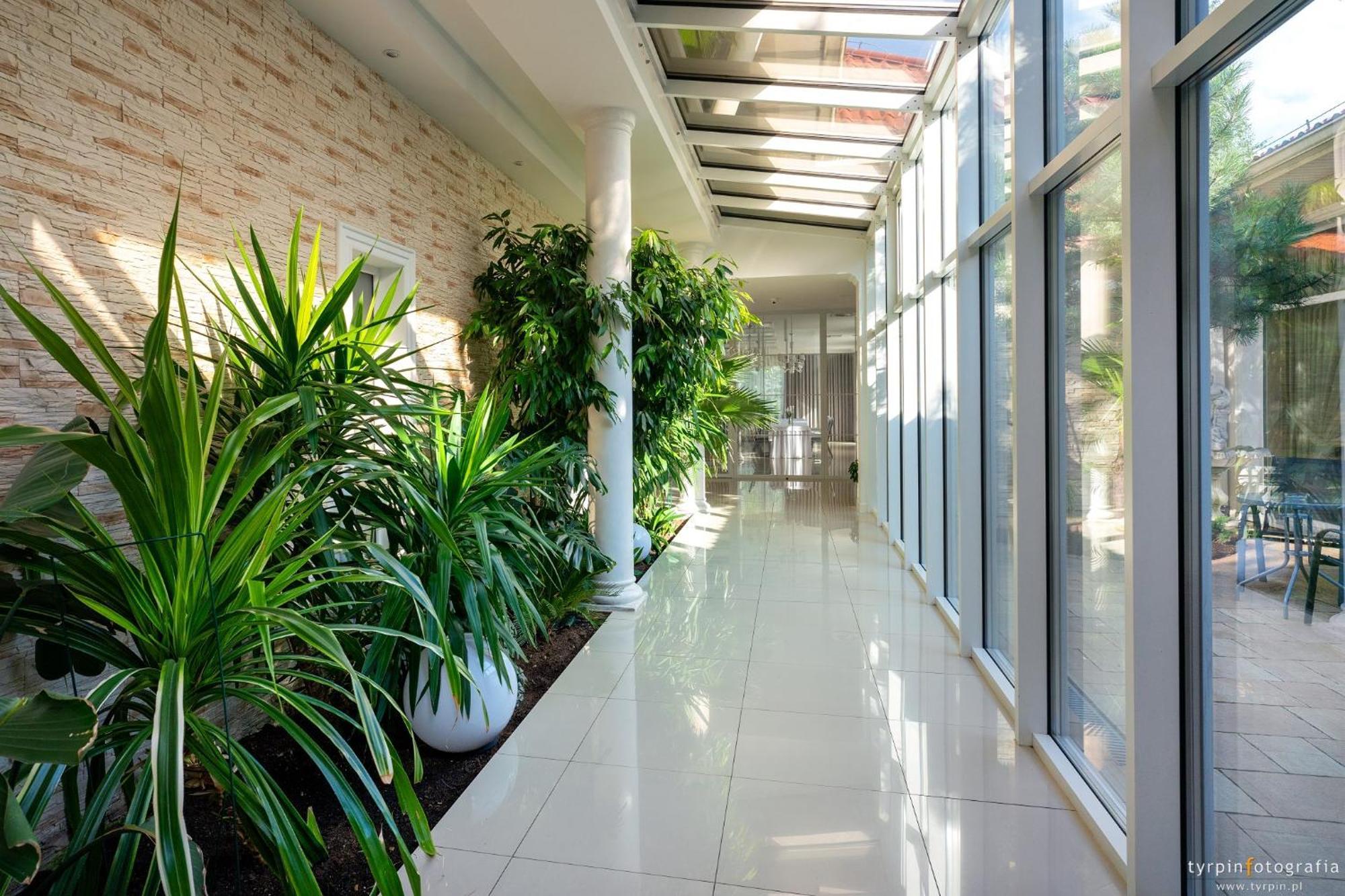 Hotel Millenium Góra Motyczna Εξωτερικό φωτογραφία