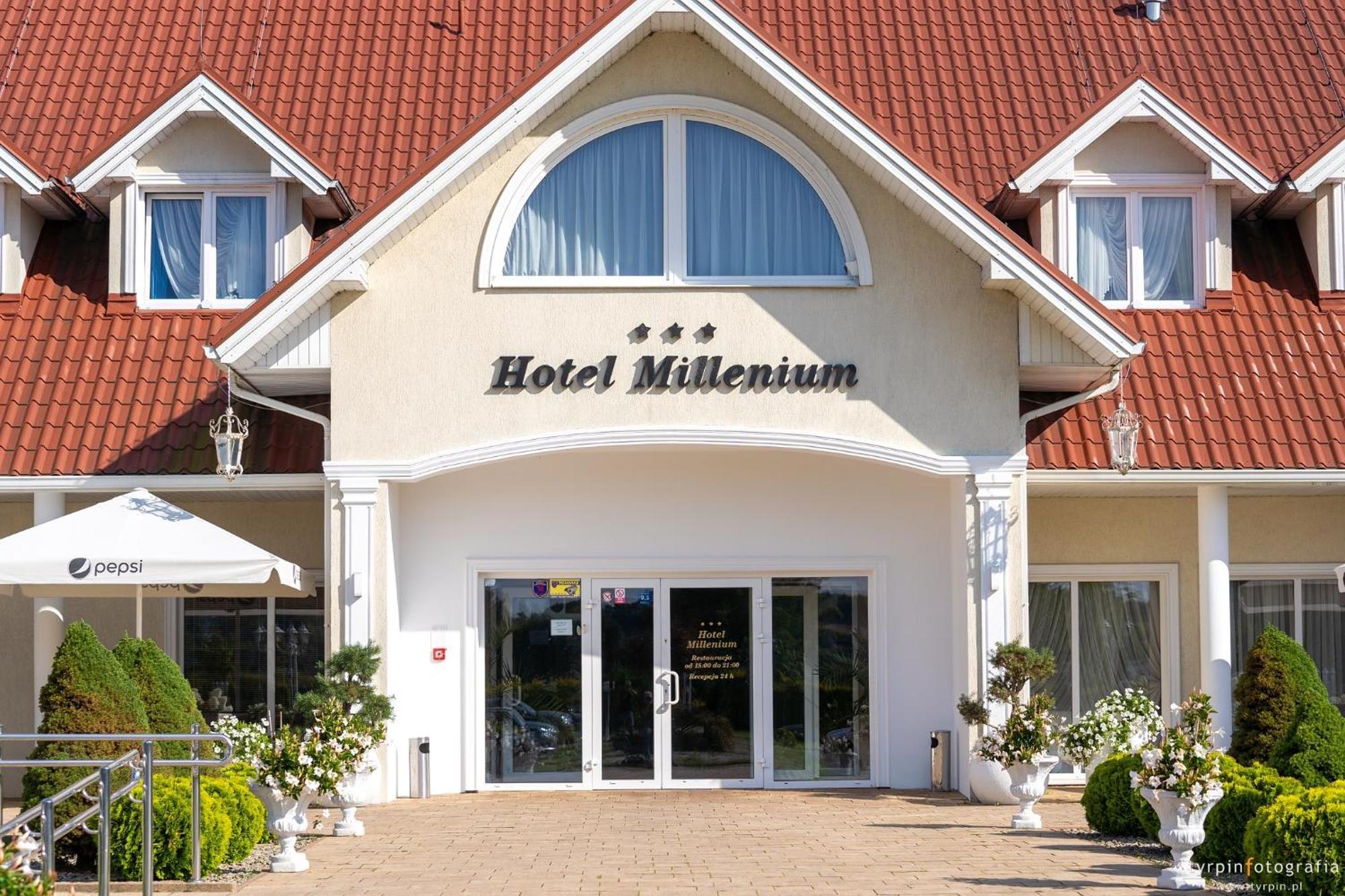 Hotel Millenium Góra Motyczna Εξωτερικό φωτογραφία
