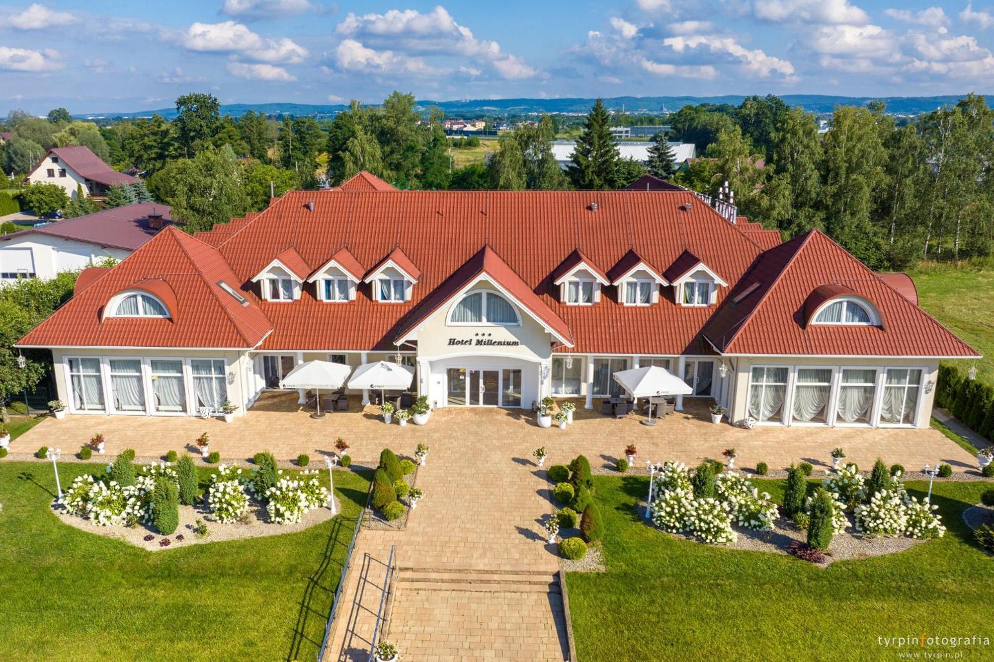 Hotel Millenium Góra Motyczna Εξωτερικό φωτογραφία