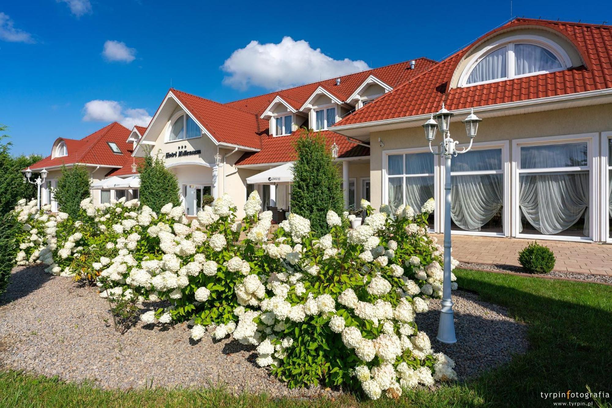 Hotel Millenium Góra Motyczna Εξωτερικό φωτογραφία