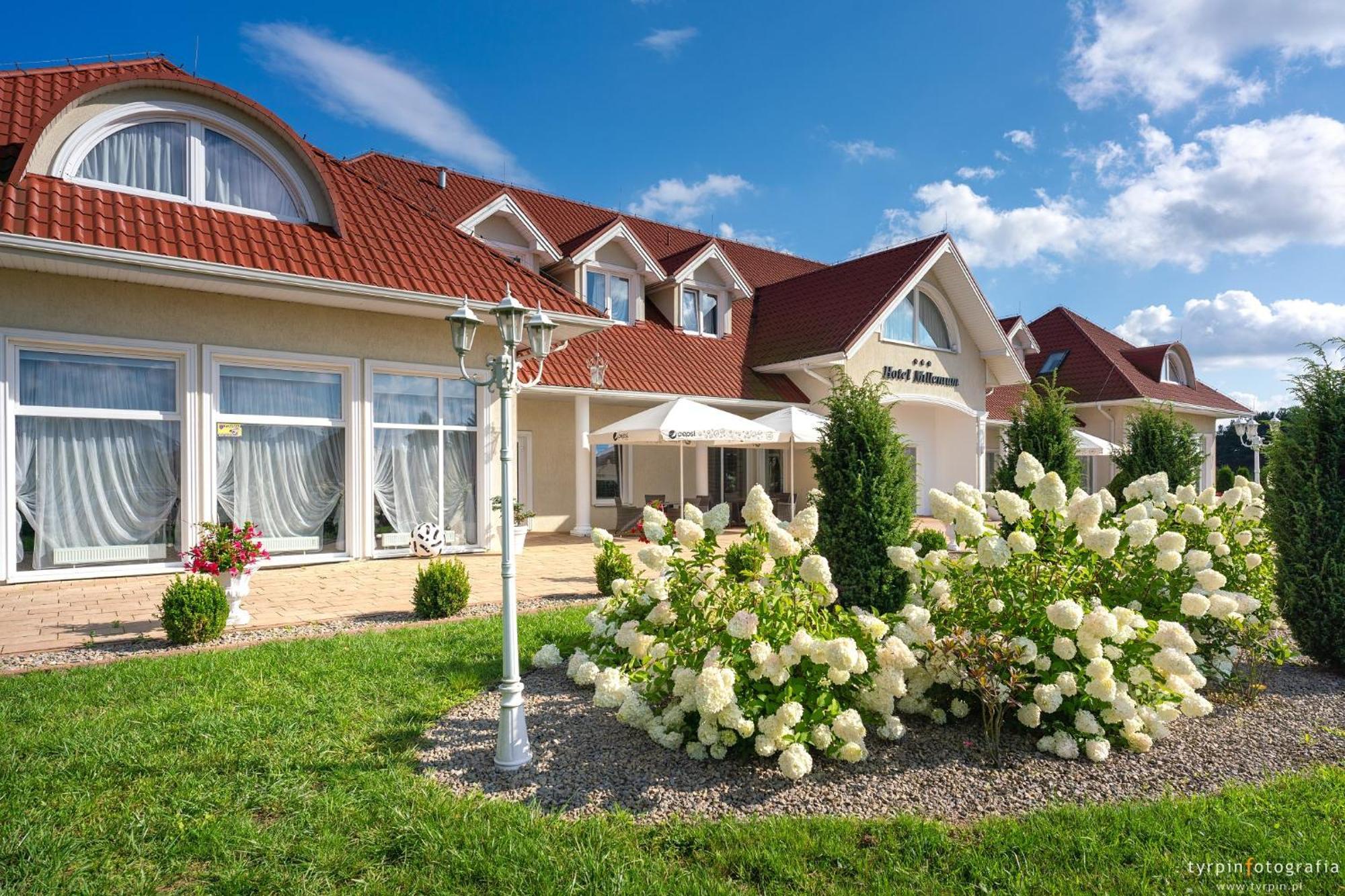 Hotel Millenium Góra Motyczna Εξωτερικό φωτογραφία