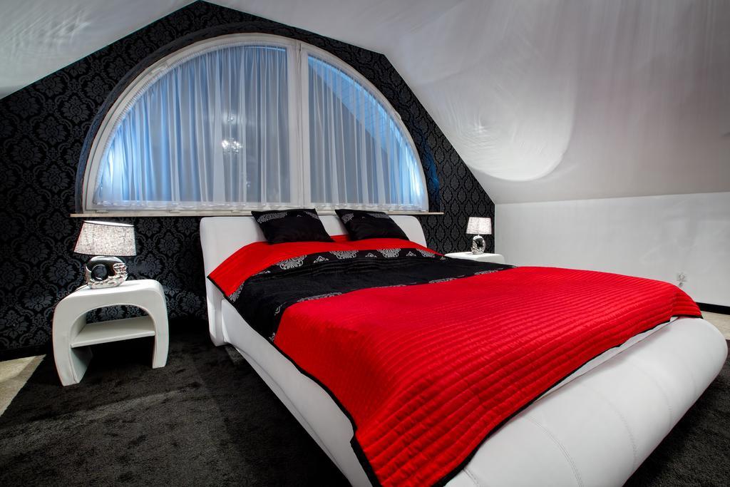 Hotel Millenium Góra Motyczna Δωμάτιο φωτογραφία