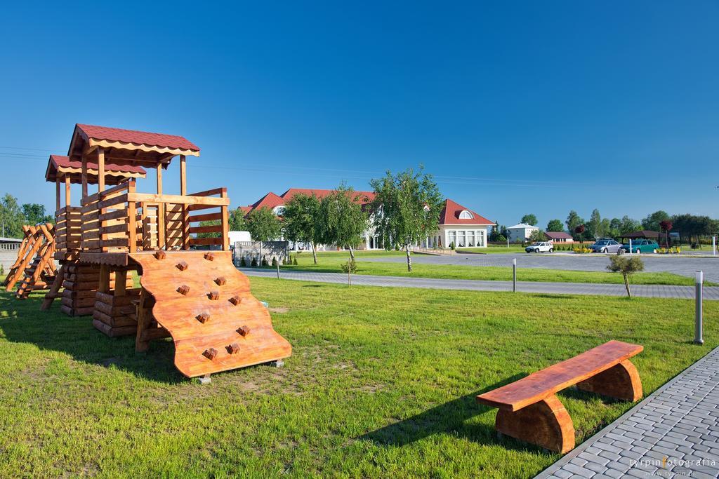 Hotel Millenium Góra Motyczna Εξωτερικό φωτογραφία